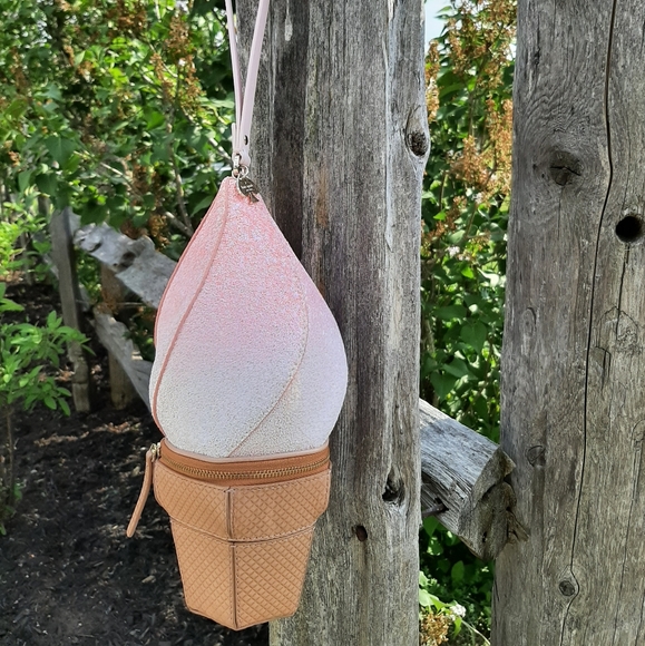 kate spade Handbags - Kate spade ice cream clutch